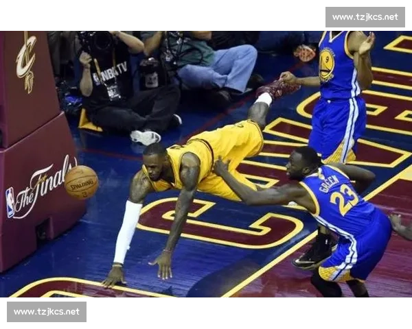 门前抢点技巧与战术分析 如何在比赛中掌控得分机会